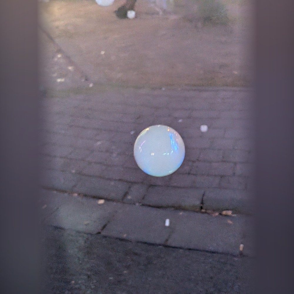 Una piccola bomba di fumo bloccata in una foto, photo by ConsuNoe_Gamers on the wall